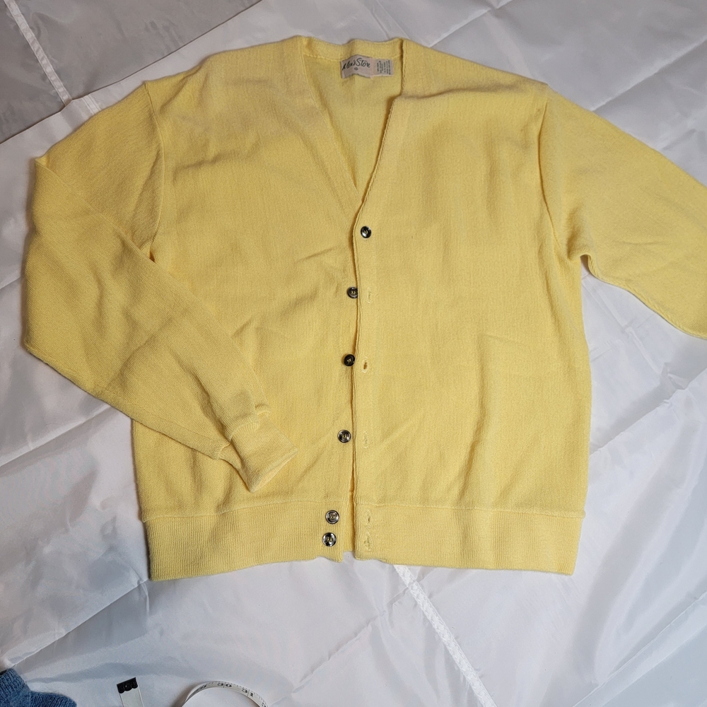 Elegant Yellow Men's Cardigan
